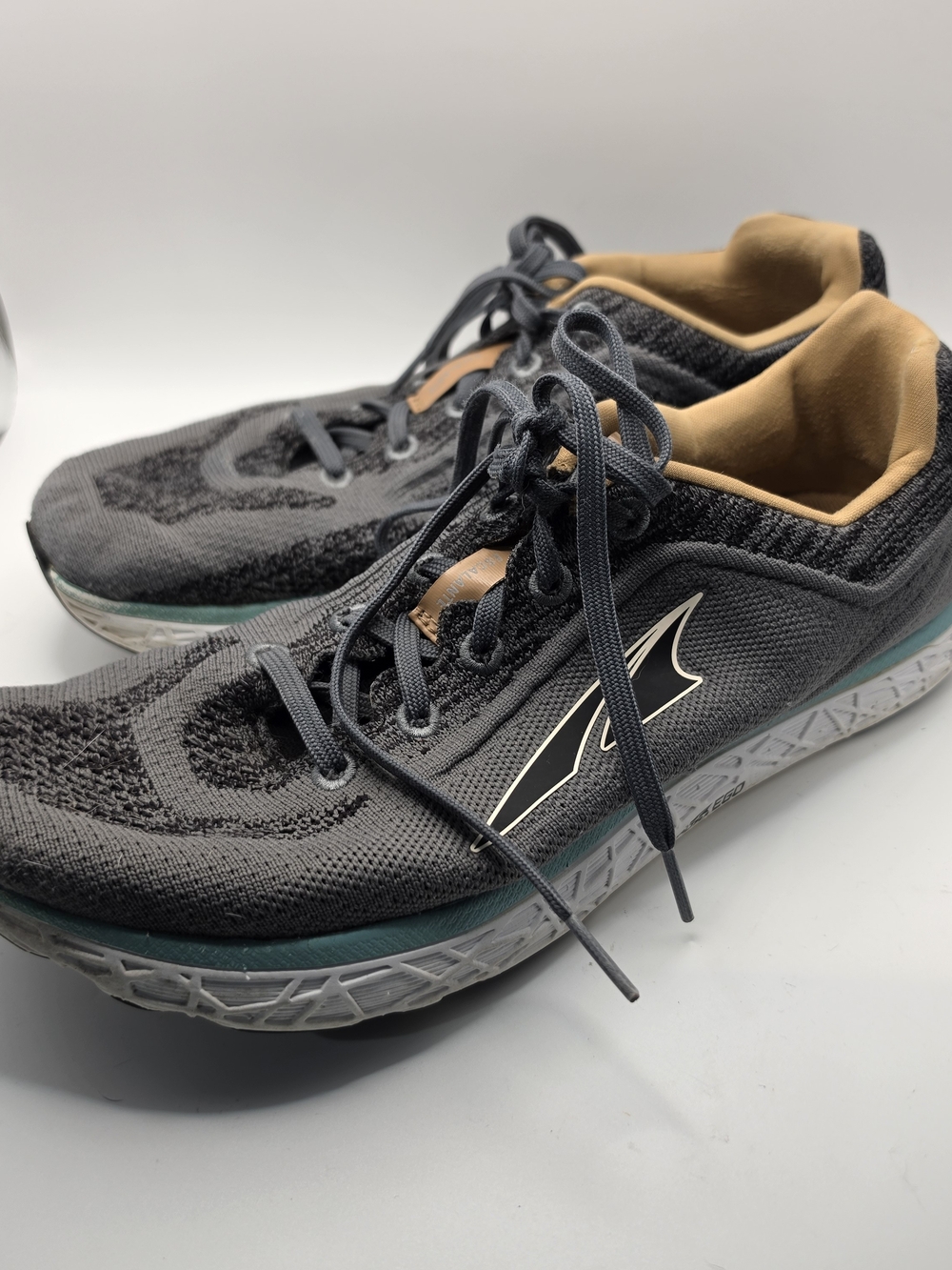 Altra Escalante 2.5 Mens Size 10.5 US Gray Athletic Road Running Shoes Sneaker